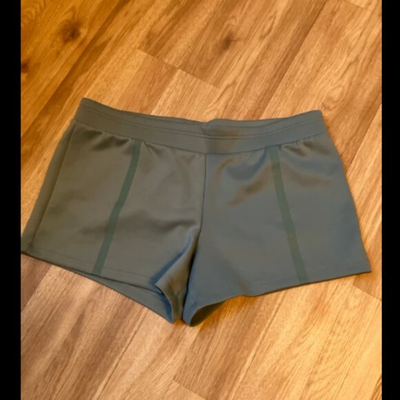 🎃3/$10 SALE 🎃Fabletics Shorts size XXL - Picture 1 of 4